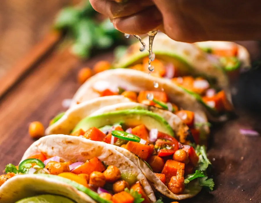 Tacos con lima y cilantro