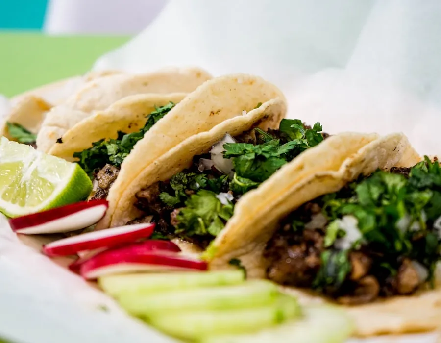 Tacos con toppings frescos